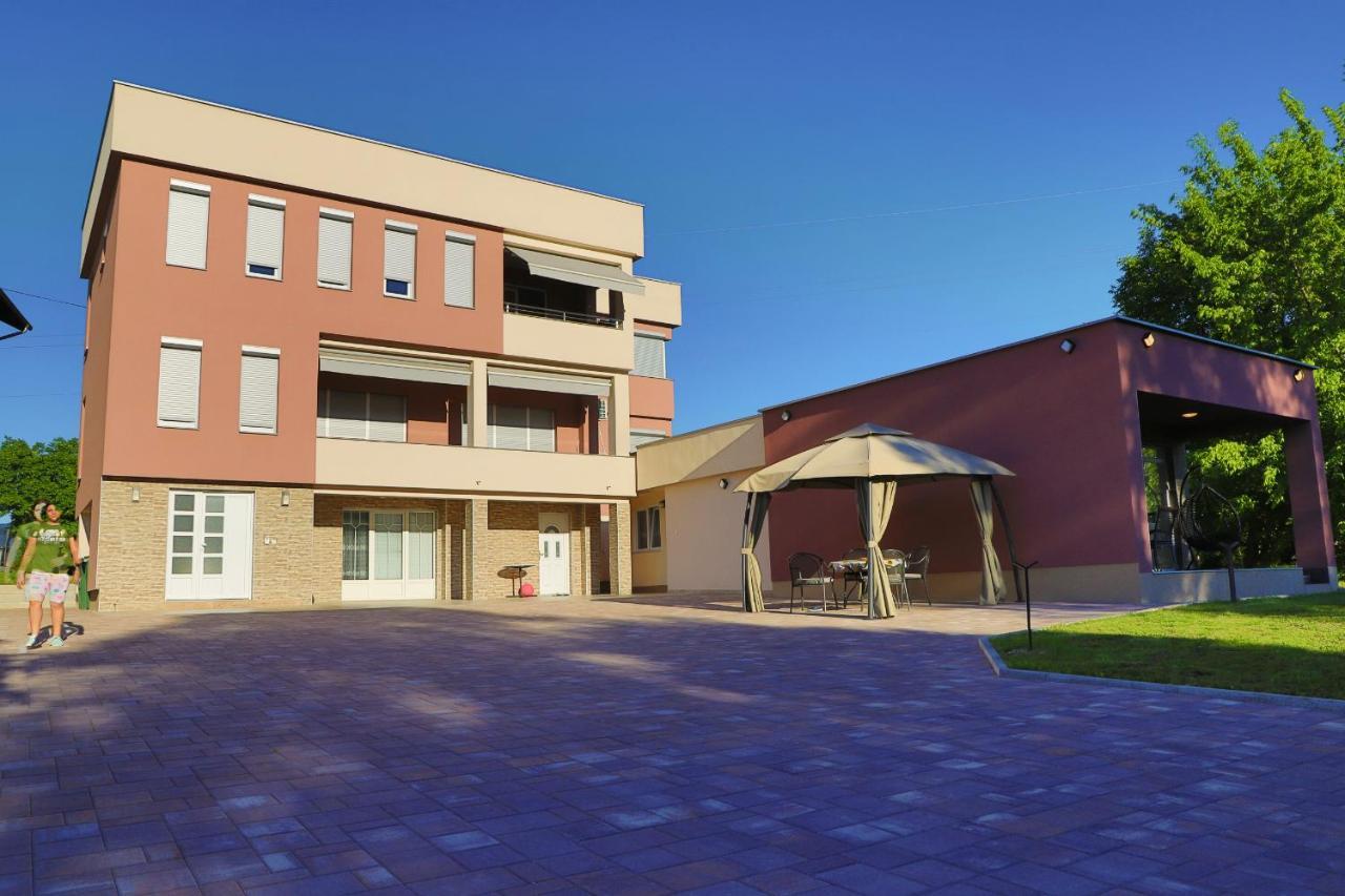 Apartment Vila Tara Bihac Luaran gambar